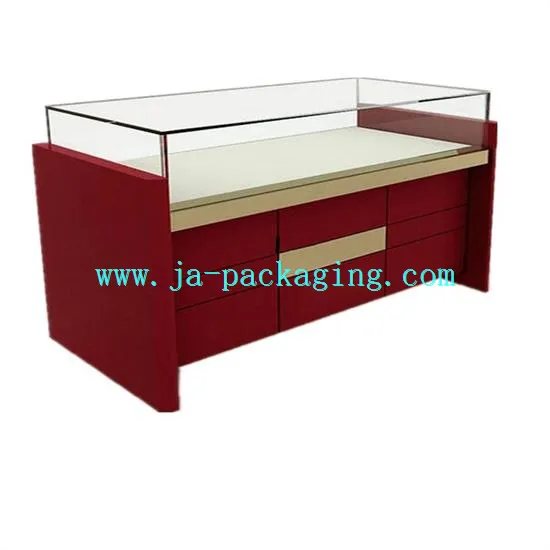 Taispeántas Dearg adhmaid le caibinéid agus tarraiceán